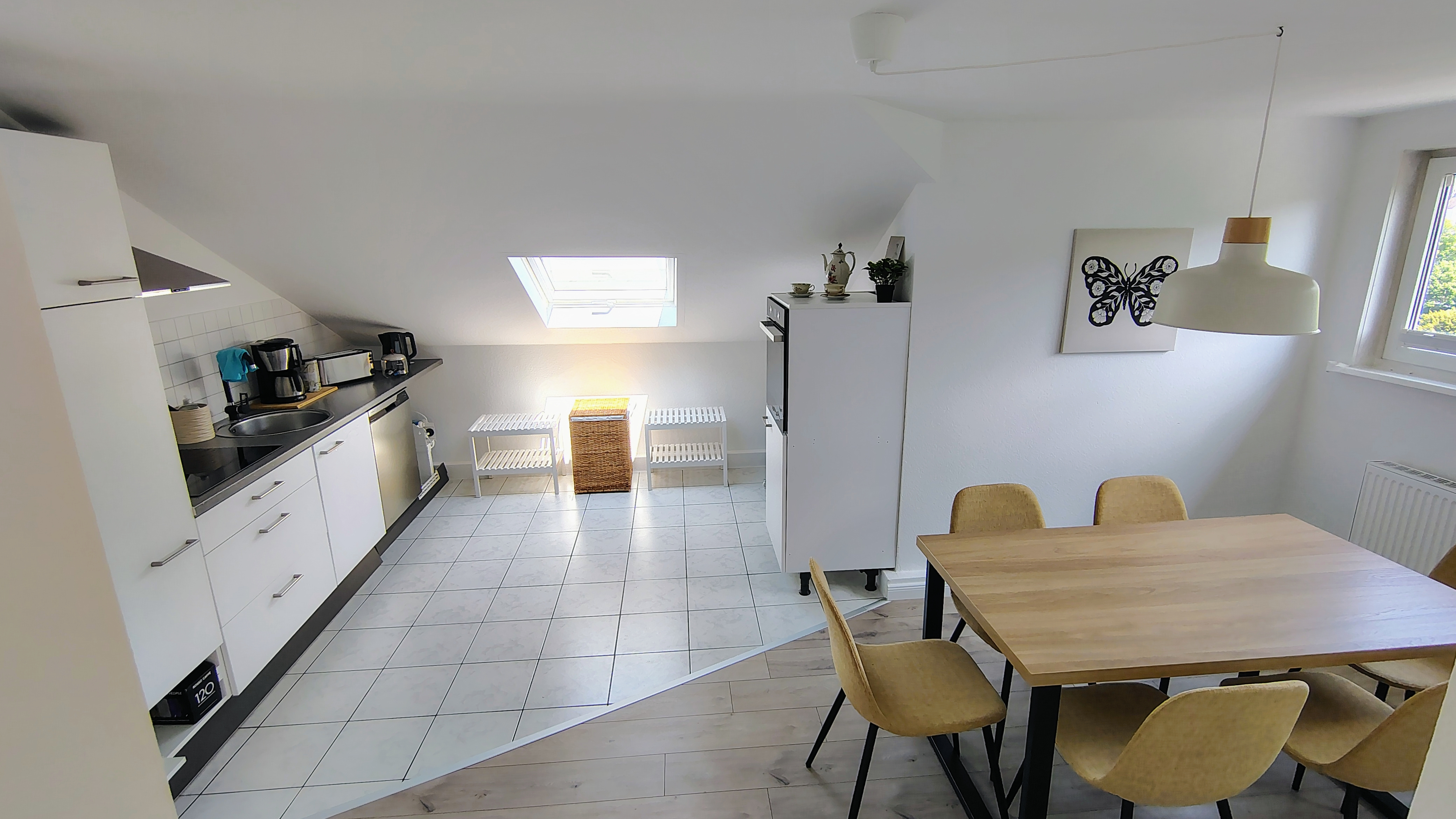 Kitchen & dining area